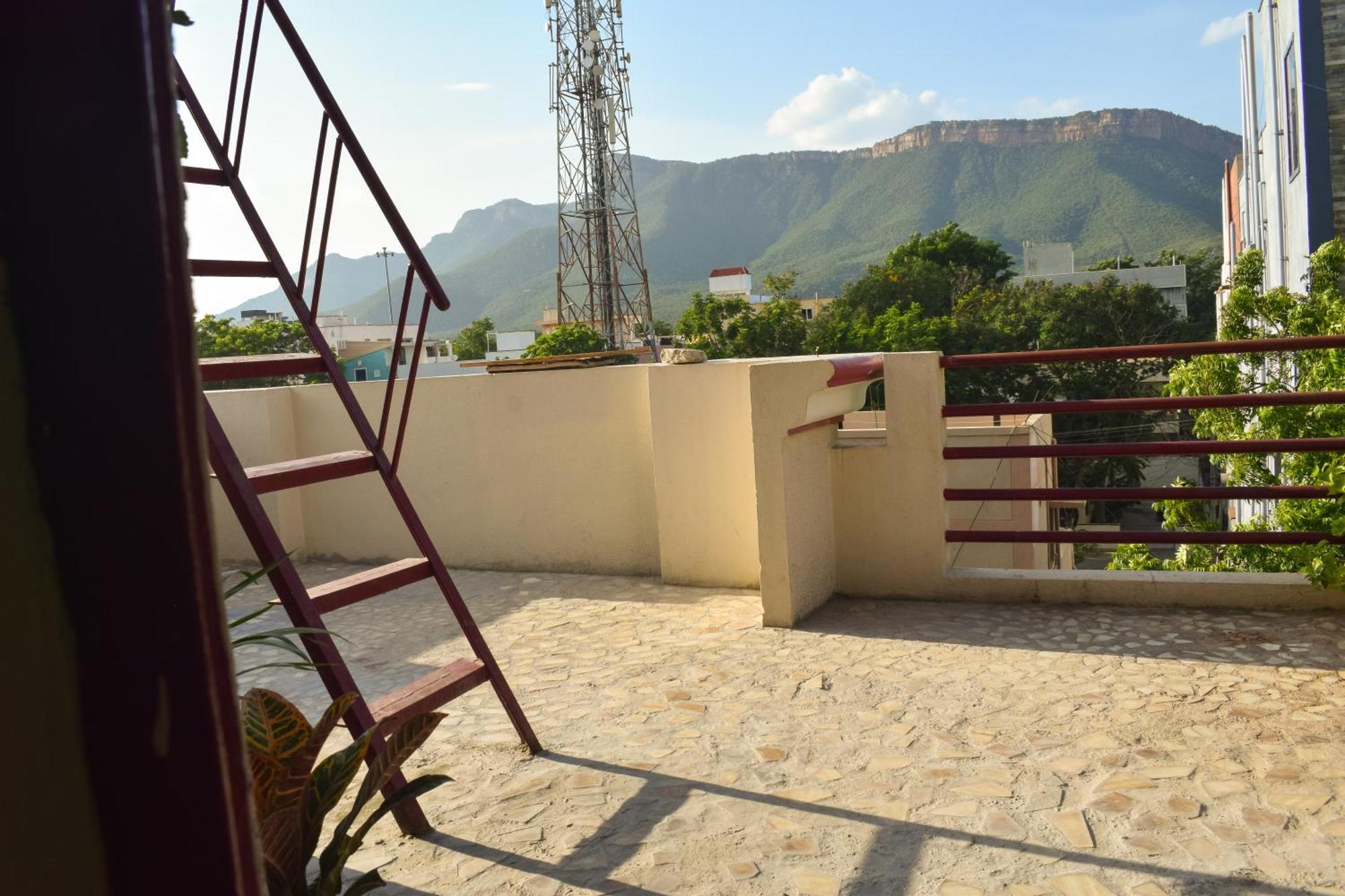 Krish Homestay 2 Tirupati Eksteriør bilde